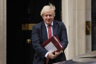 英首相公布“解封路线图”