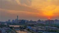 北京：眺望CBD核心区日落夕阳下 红霞满天