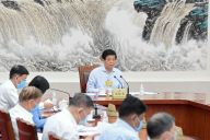 栗战书主持召开十三届全国人大常委会第六十七次委员长会议