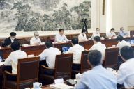 栗战书主持召开全国人大常委会土壤污染防治法执法检查组第一次全体会议