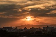 景山拍晚霞，夕阳景色美