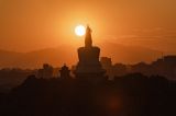 夕阳映白塔 晚霞染西山