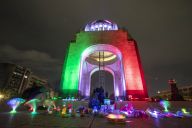 墨西哥城点亮“国旗色” 准备迎接独立纪念日