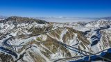 旗引天山南北　谱写发展新篇——以习近平同志为核心的党中央关心新疆工作纪实