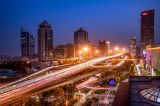 北京，国贸桥夜景车水马龙，流光溢彩！