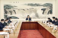 全国人大常委会党组举行会议