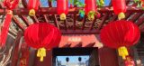 护国寺街大红灯笼高高挂