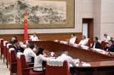 李克强主持召开经济形势专家和企业家座谈会