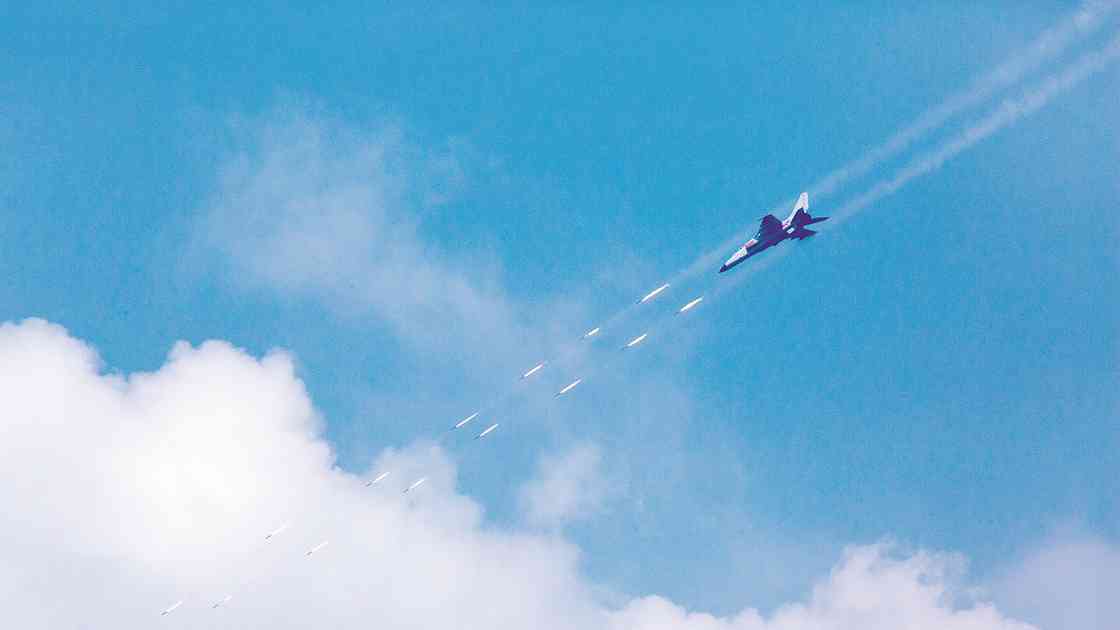 鷹擊海天 劍嘯長空