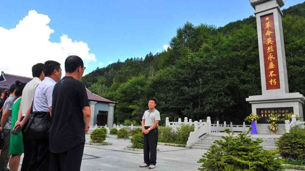 一位七旬老人,109座英雄纪念碑