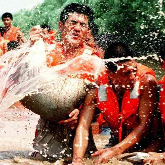 不怕困難 頑強拼搏——抗洪精神述評