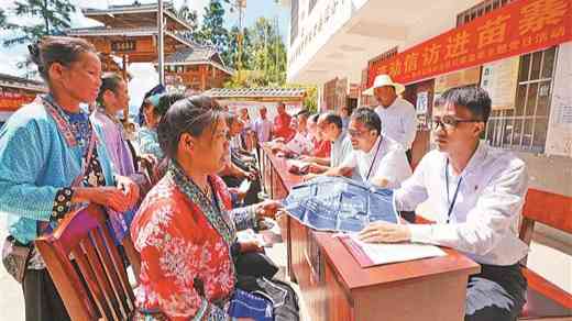 流動(dòng)信訪進(jìn)苗寨 矛盾化解在基層