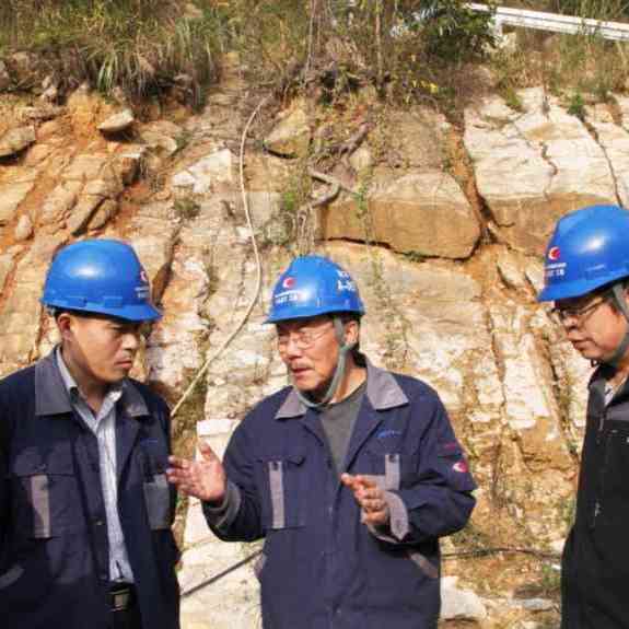 心有大我 至誠報國——科學(xué)家精神述評