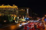 国庆节夜晚下的西单商业街灯火璀璨