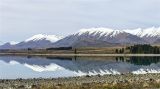 新西兰Lake Tekapo的雪山和湖泊