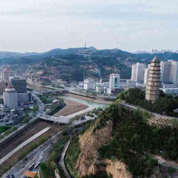 宝塔光辉 映照未来——延安精神述评