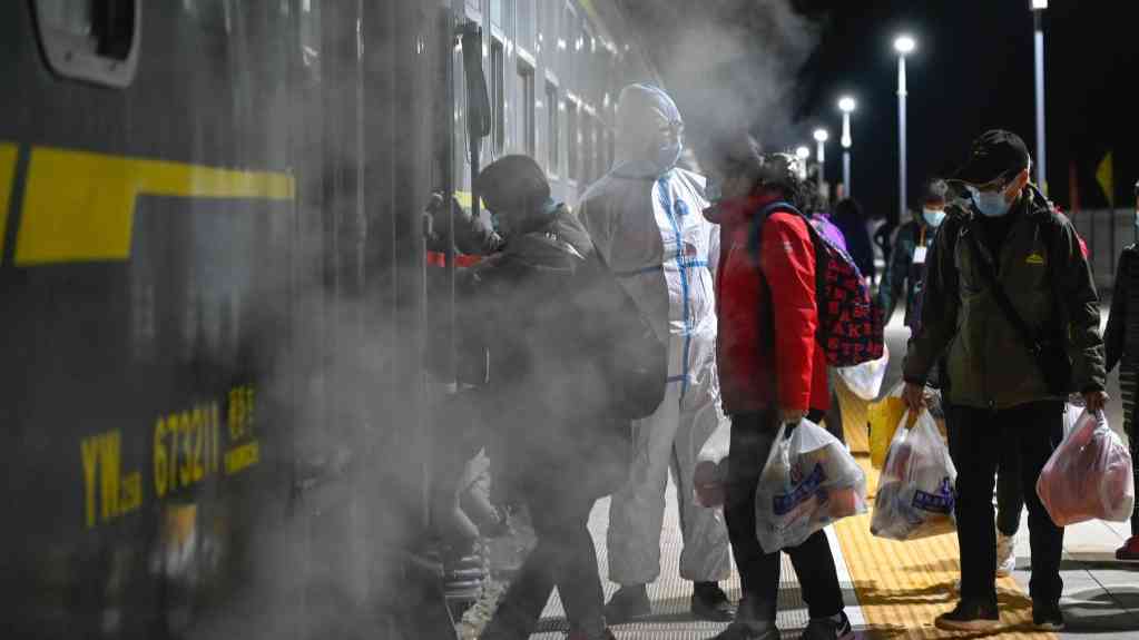 “再见,坚强的额济纳”——内蒙古额济纳旗基本完成滞留游客转运工作