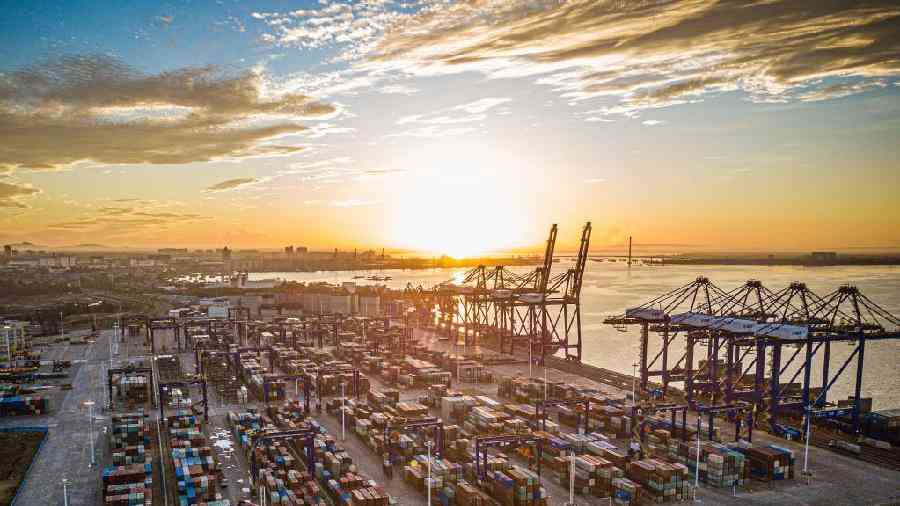 不可逆转的历史进程——从以习近平同志为核心的党中央引领新时代变革性实践看实现中华民族伟大复兴