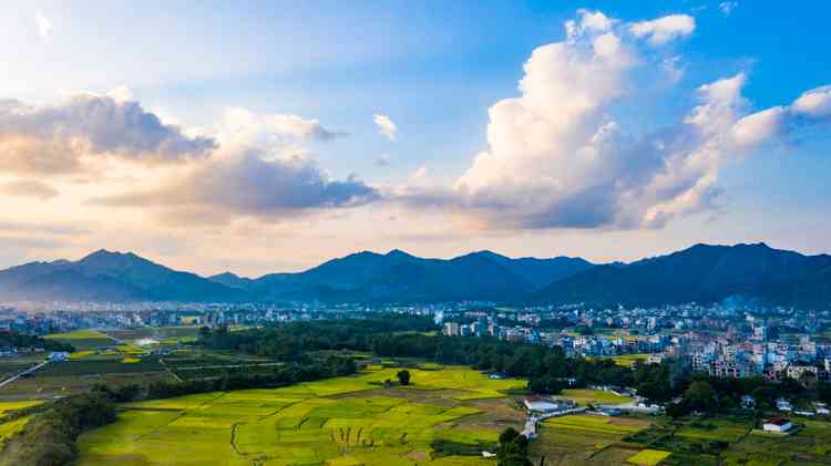 光辉决议指引伟大征程