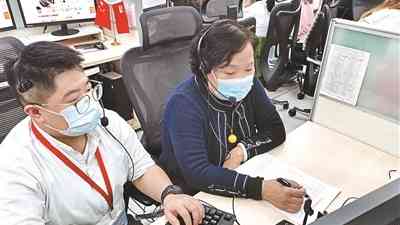 政协委员值守热线倾听职工心声