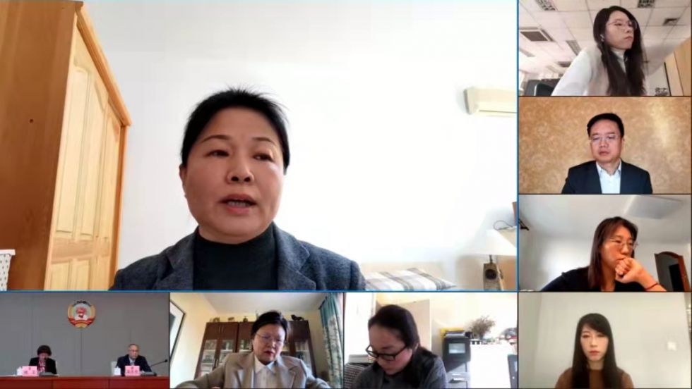 张亚芹在介绍城市物流交通现状时说,北京是全国最大的铁路枢纽,铁路资源丰富,但在城市货运交通结构中占比仅8%,应进一步挖掘铁路服务城市货运的优势。此外,物流用地布局不合理、空间不足导致运输距离变长、运输工具选择不合理。限制货车通行政策也影响了物流运输效率。