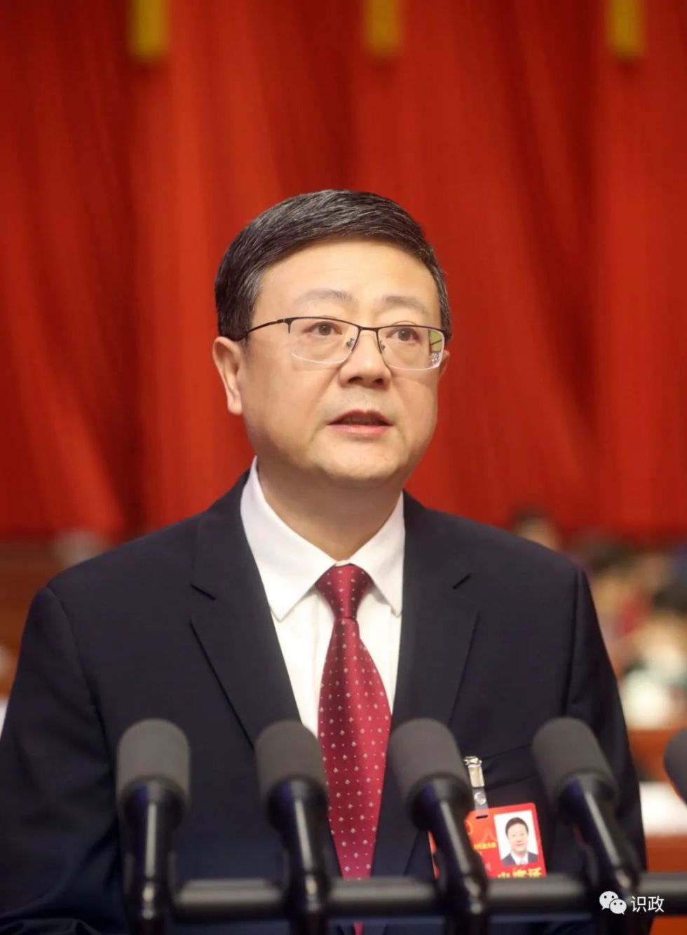 北京市第十五屆人民代表大會(huì)第五次會(huì)議今天上午在北京會(huì)議中心隆重開(kāi)幕，市長(zhǎng)陳吉寧代表市人民政府向大會(huì)報(bào)告政府工作。報(bào)告全面回顧過(guò)去一年北京經(jīng)濟(jì)社會(huì)發(fā)展成就，明確了2022年九方面重點(diǎn)工作。