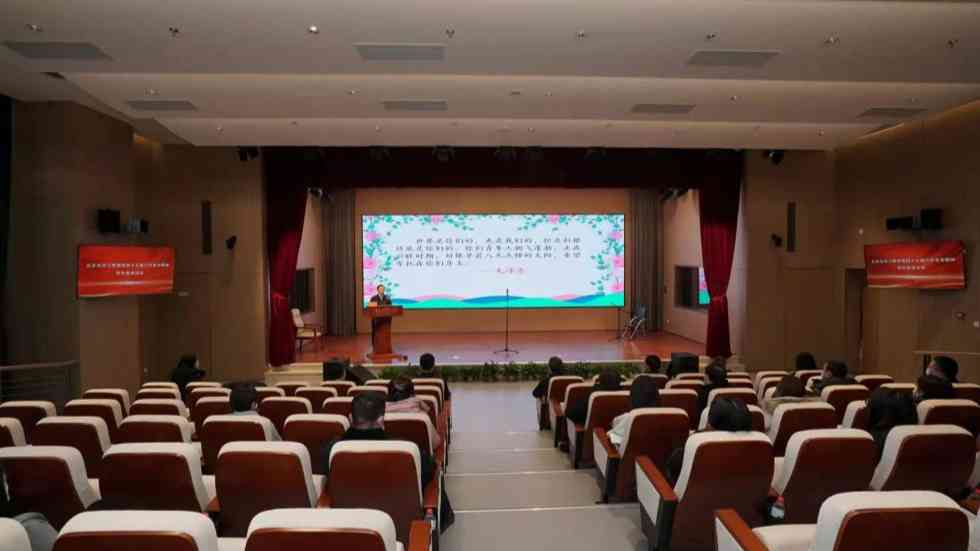 宣讲“轻骑兵”生动阐释党的十九届六中全会精神