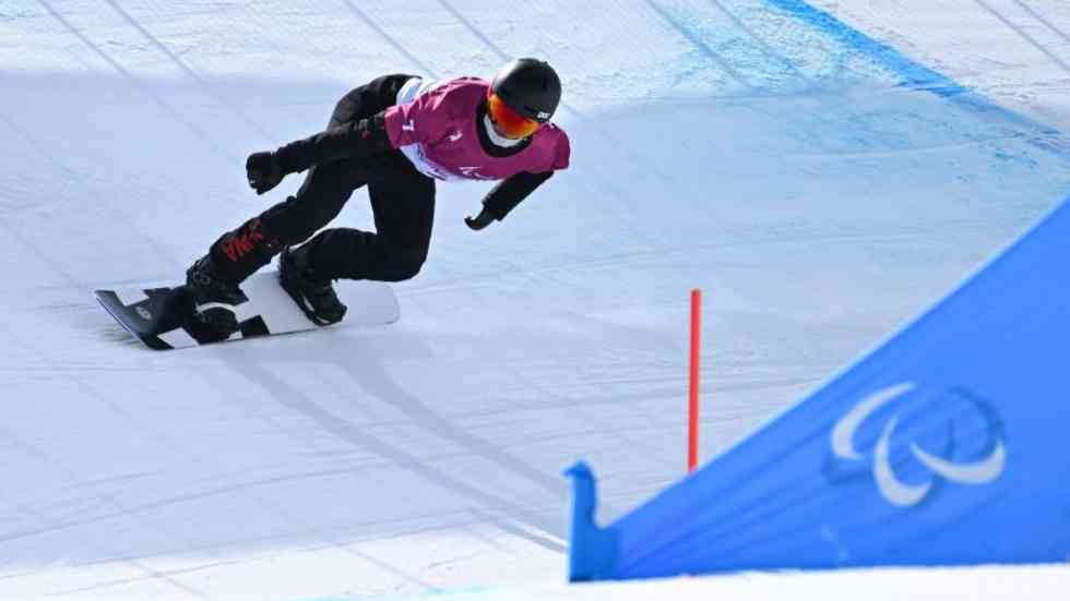 包揽“金容融”!中国选手残奥单板滑雪男子障碍追逐UL级传捷报