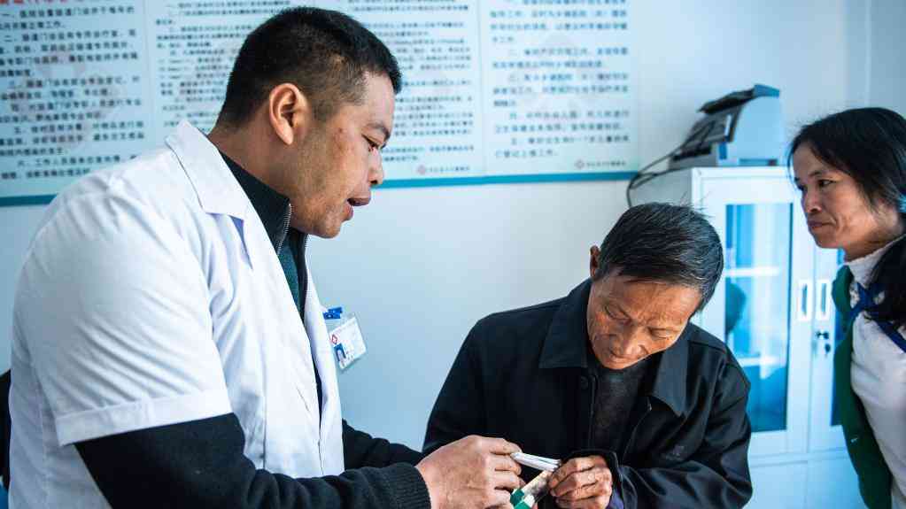 “极不平凡的履职”——港澳代表委员的两会“心里话”