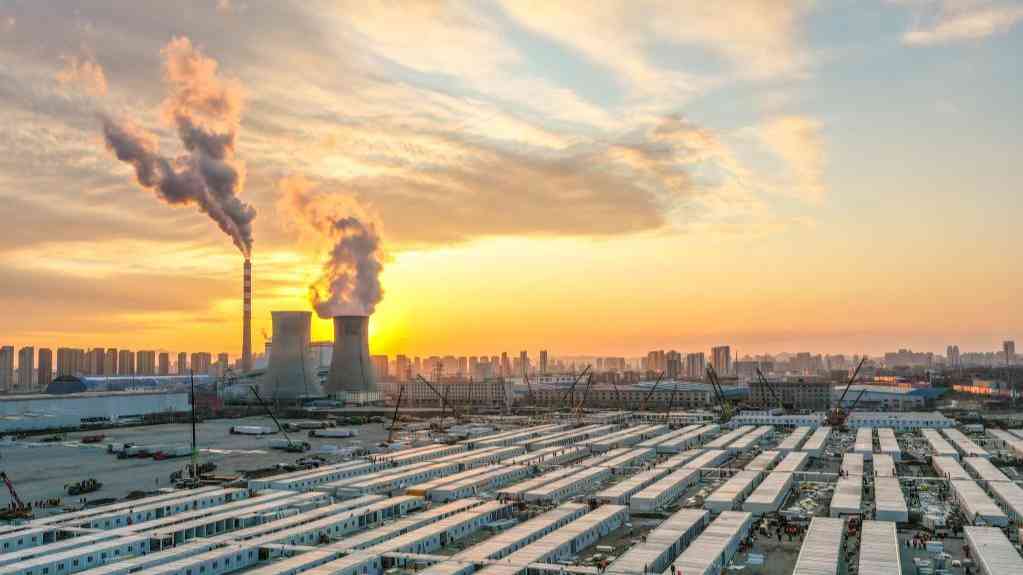 “始终坚持人民至上、生命至上”——习近平总书记指挥打好统筹疫情防控和经济社会发展之战述评