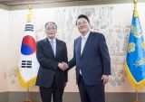 王岐山出席韩国新任总统尹锡悦就职仪式