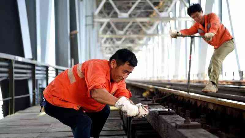 高温下,他们的“最美逆行”