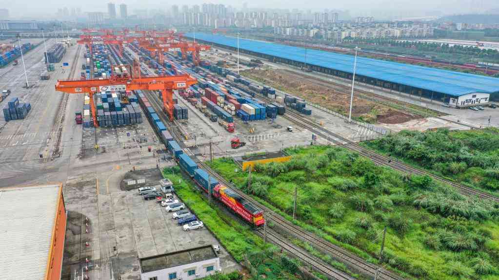 重庆:努力推动高质量发展、创造高品质生活