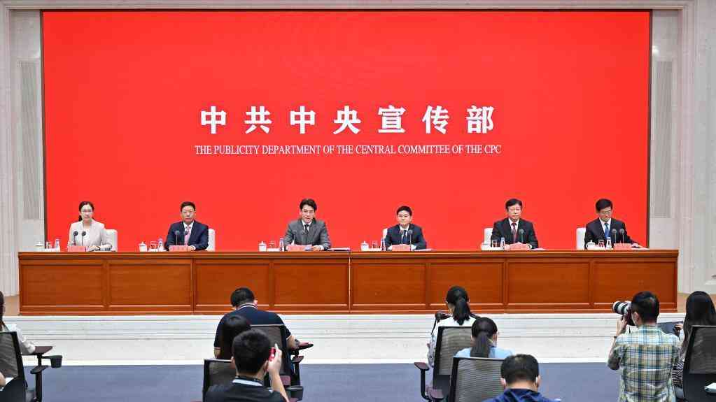 坚守“三条控制线” 服务高质量发展