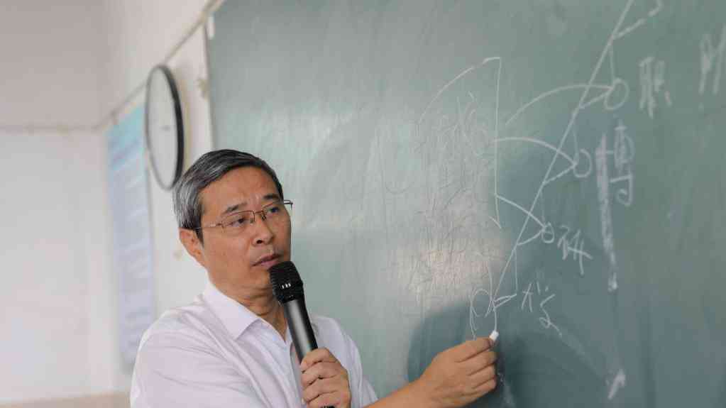 二十大代表风采丨路丙辉:陪学生走好人生路