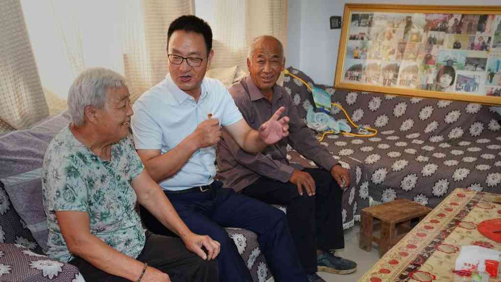 二十大代表風(fēng)采丨裴春亮:為群眾當(dāng)好領(lǐng)頭羊、做好服務(wù)生