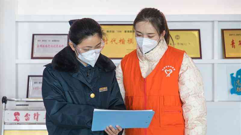 在“158”雷鋒服務站做志愿者 感受日行25000步背后的溫暖