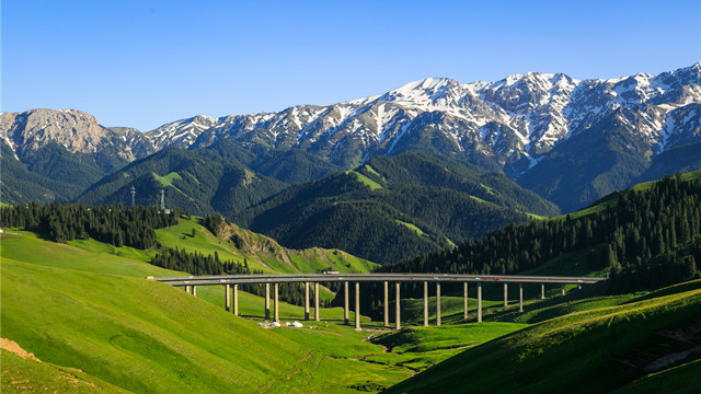 深刻认识党的领导核心地位和“两个确立”的决定性意义