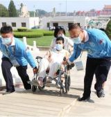 顶烈日、踏热浪，天安门广场有这样一群志愿者