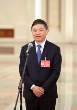 黄润秋：推动生态环境持续改善