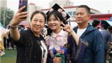 “国风”学位服火出圈彰显青年学子文化自信