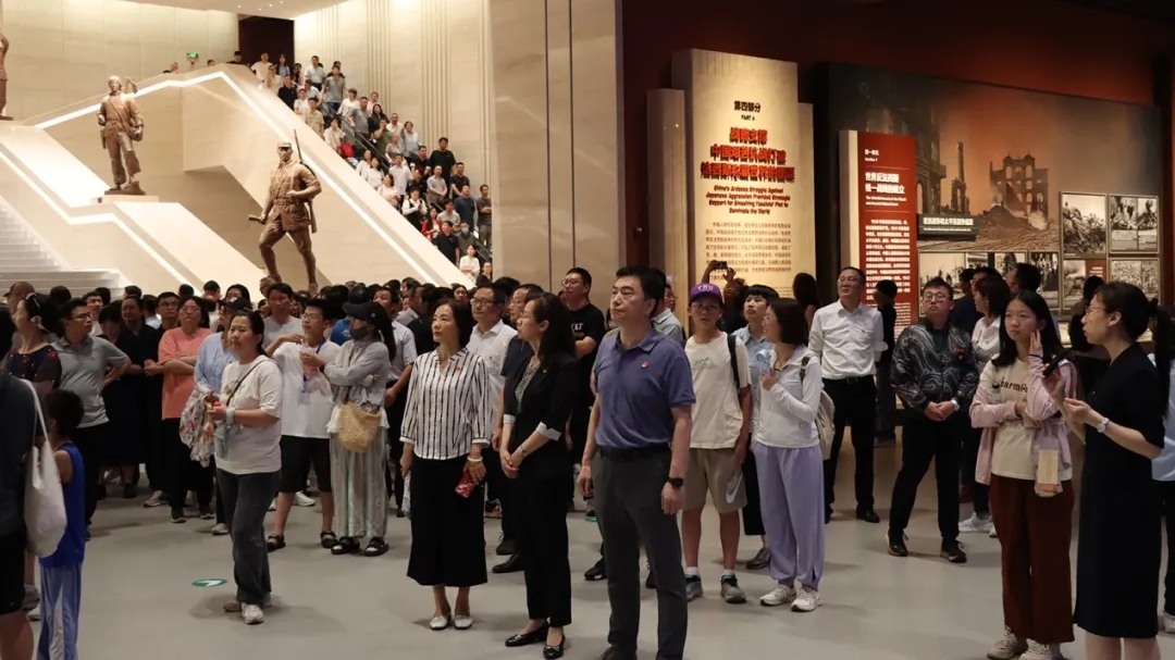 北京市社会科学院党组理论学习中心组（扩大）到抗战馆参观《为了民族解放与世界和平》主题展览