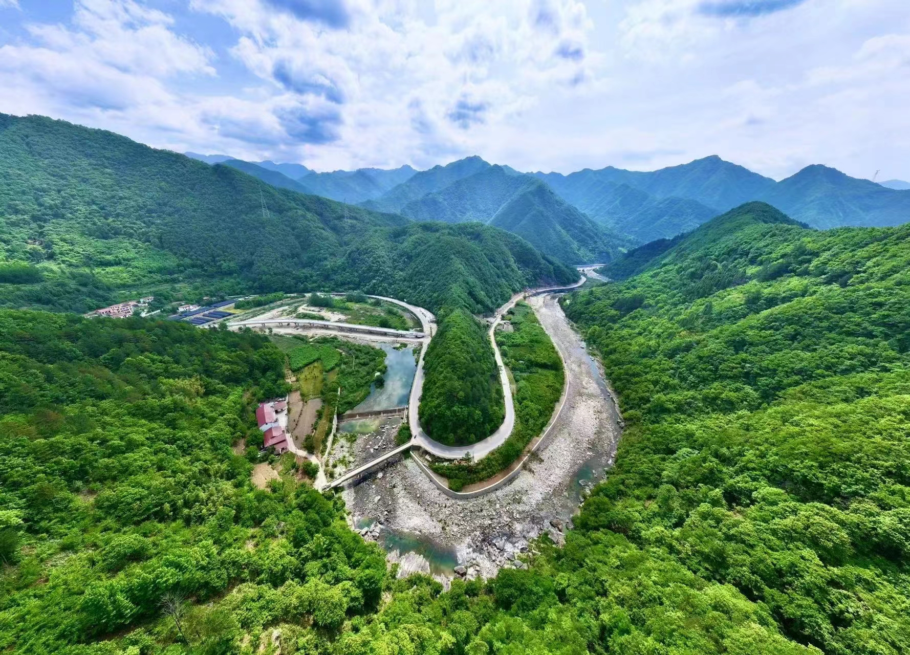 让农村公路串起群众幸福生活