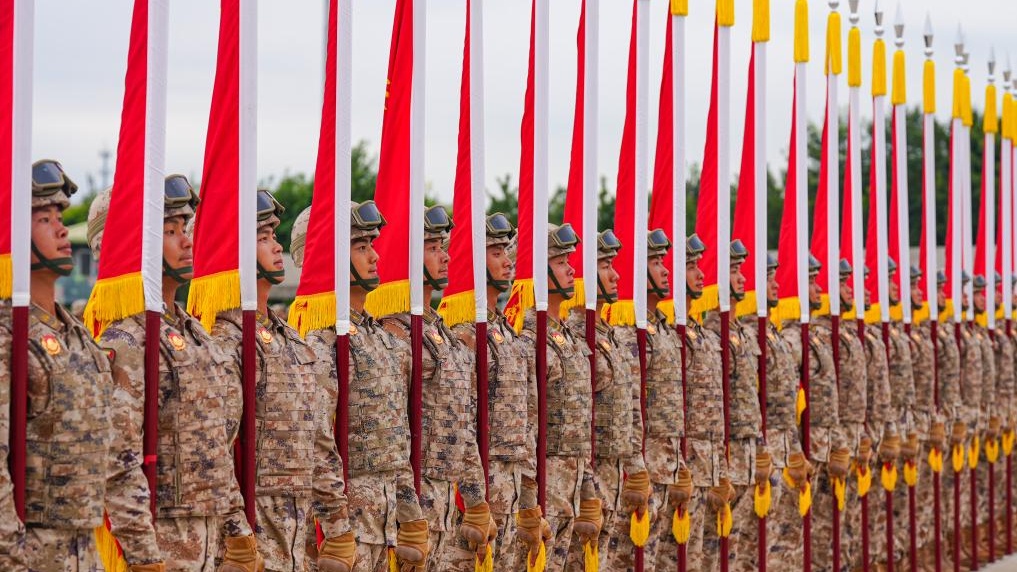 为什么战旗美如画——8位阅兵擎旗手讲述战旗背后的故事