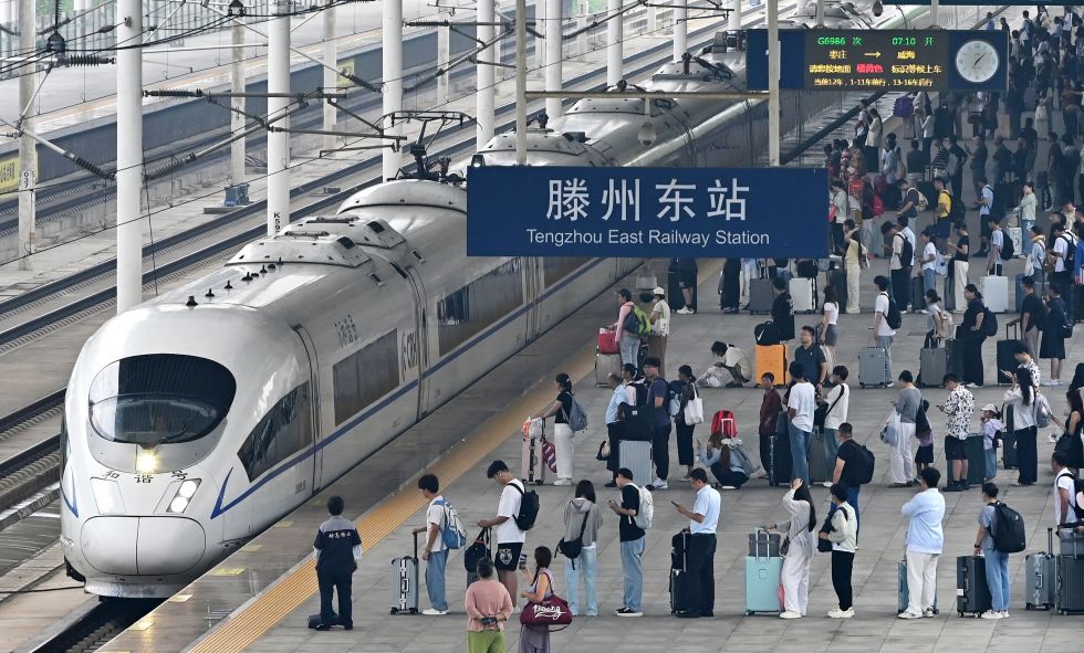 2025暑运收官：铁路客货量均达历史同期峰值
