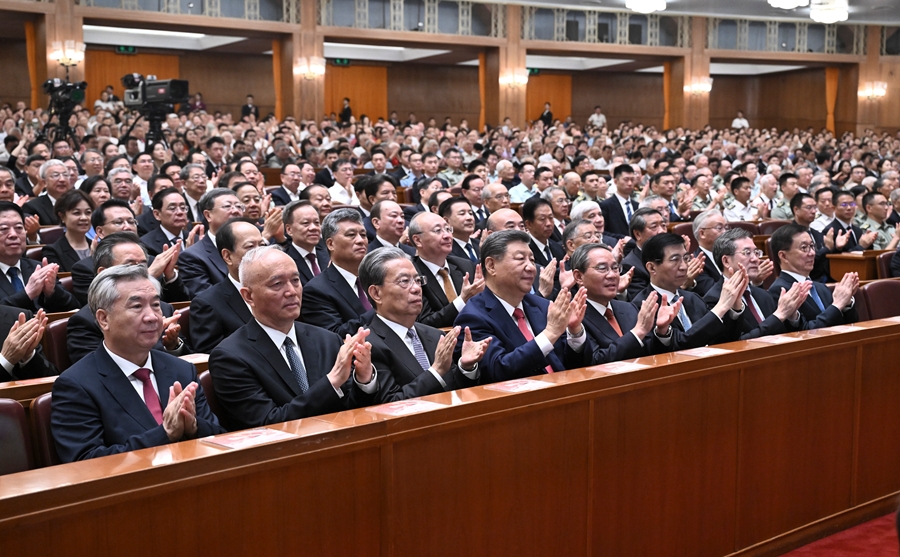 紀(jì)念中國人民抗日戰(zhàn)爭暨世界反法西斯戰(zhàn)爭勝利80周年文藝晚會《正義必勝》在京隆重舉行 習(xí)近平等出席觀看