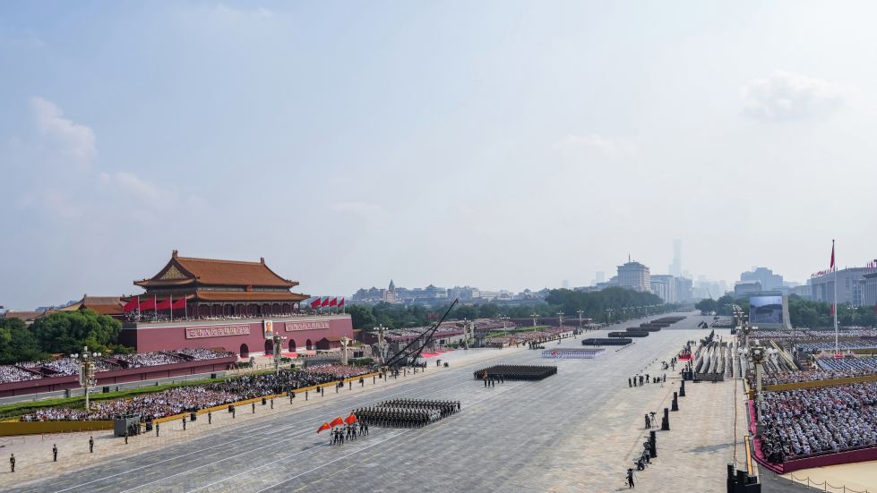 9月3日，紀(jì)念中國人民抗日戰(zhàn)爭暨世界反法西斯戰(zhàn)爭勝利80周年大會在北京隆重舉行。這是徒步方隊接受檢閱。新華社記者 孫非 攝