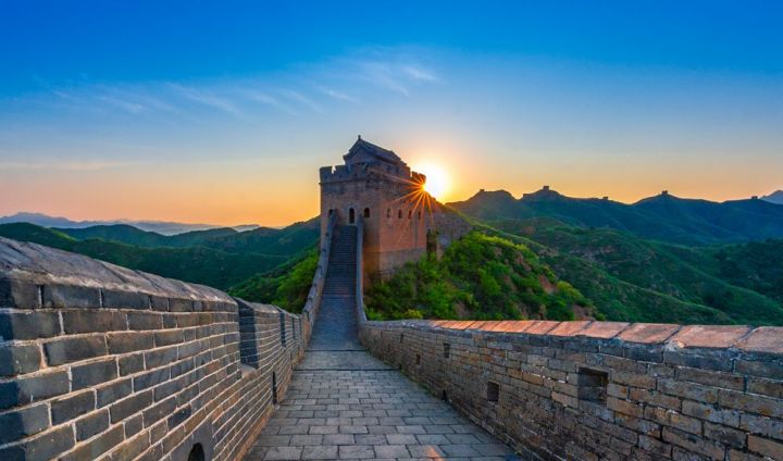 以抗戰(zhàn)勝利之光照亮民族復(fù)興路