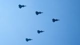 “歼-20家族”再添新成员 歼-20S亮相阅兵场