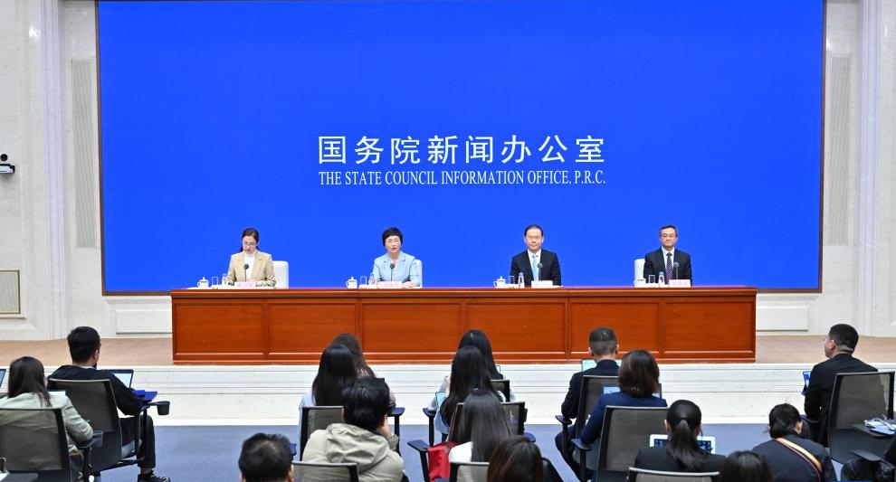 全力稳定就业大局 持续深化社保改革